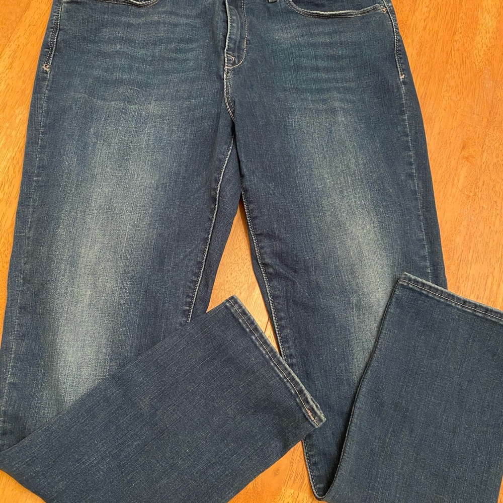 Levi classic mid rise skinny jeans very nice sz 12